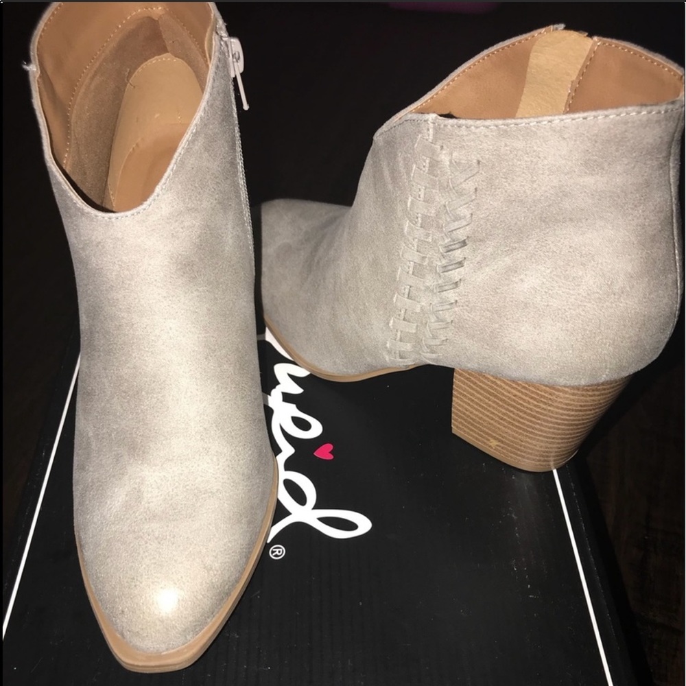 Never worn grey suede booties!